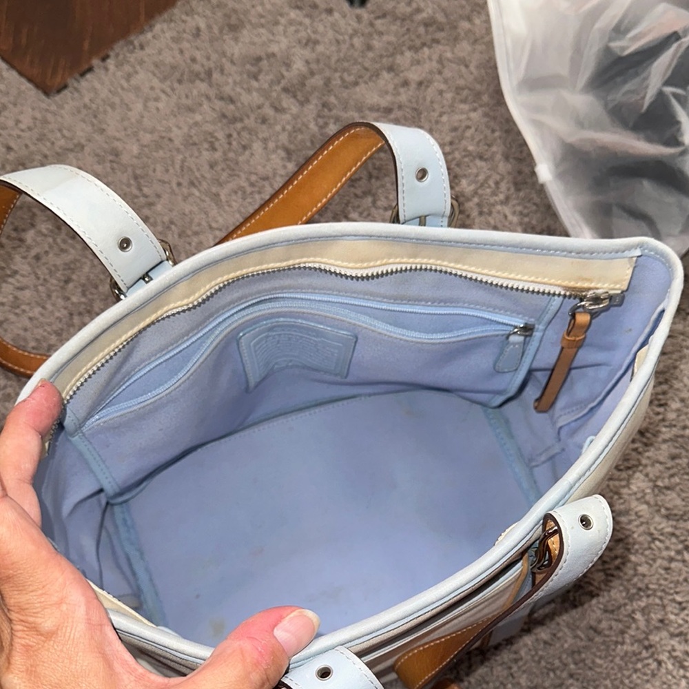 Coach Cream and Tan Shoulder Bag with Elegant Design - Picture 8 of 9